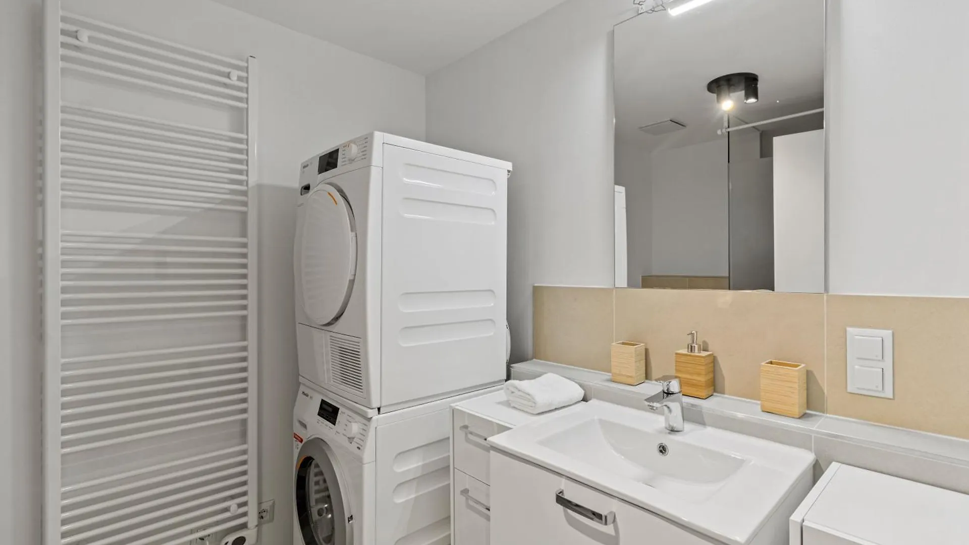 Free Parking I Balcony I 5 Min To Train Station Apartment Vienna