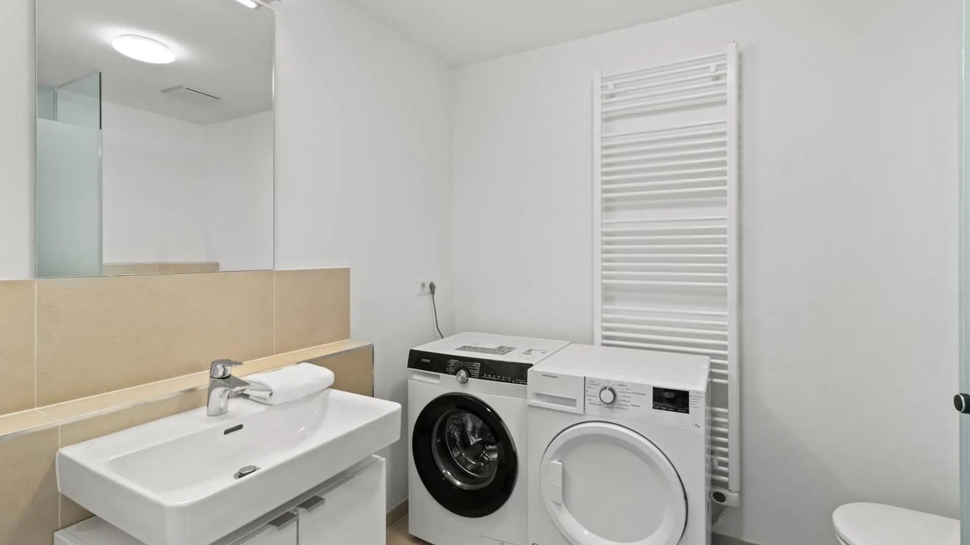 Free Parking I Balcony I 5 Min To Train Station Apartment Vienna