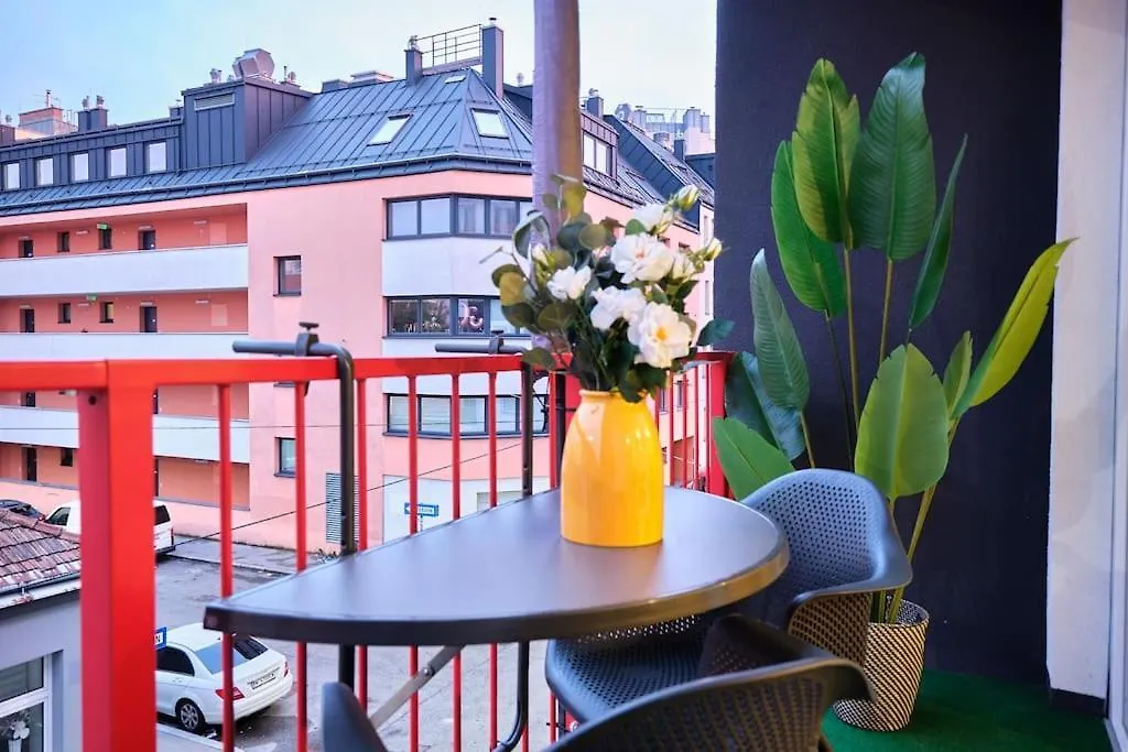 Free Parking I Balcony I 5 Min To Train Station Apartment Vienna