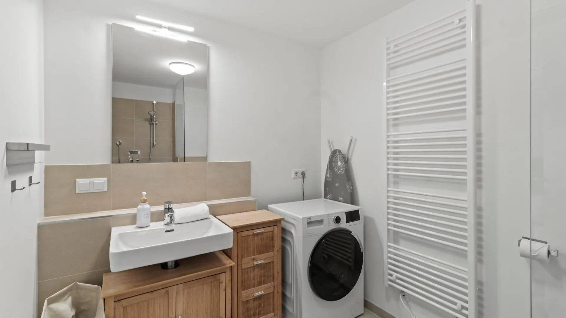 Free Parking I Balcony I 5 Min To Train Station Apartment Vienna
